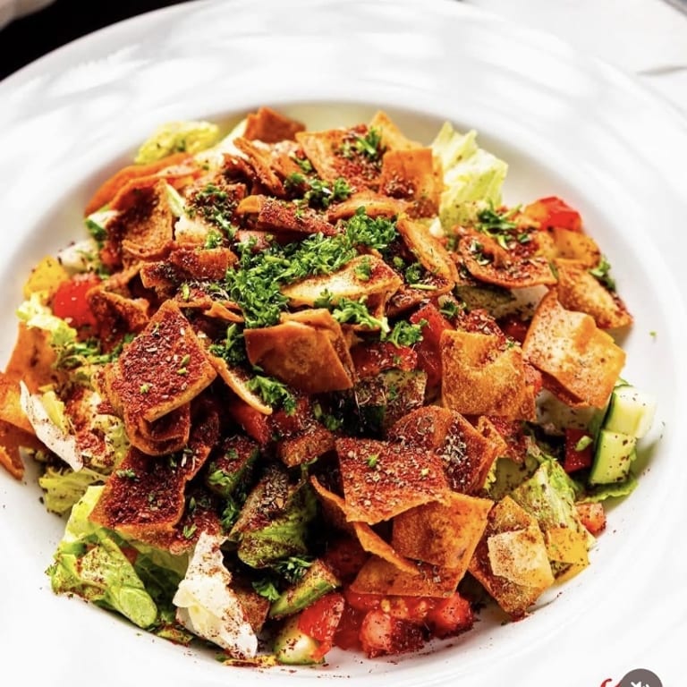 Fresh Fattoush: Lebanese Salad Delight